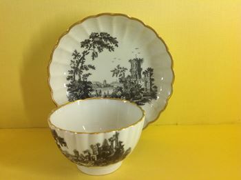 A Worcester tea bowl and saucer
