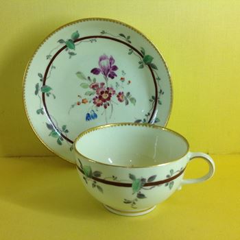  A Worcester tea cup and saucer