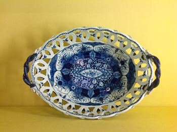 A Worcester blue and white oval basket