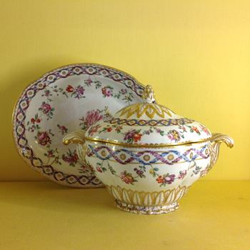 A rare Bristol sauce tureen, cover and stand