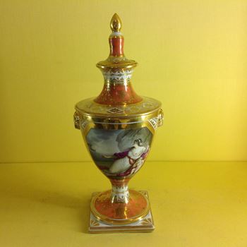 A superb Chamberlain's Worcester vase and cover 