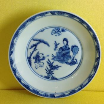 A Chinese blue and white saucer 