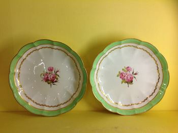 A pair of Derby lobed round dishes 