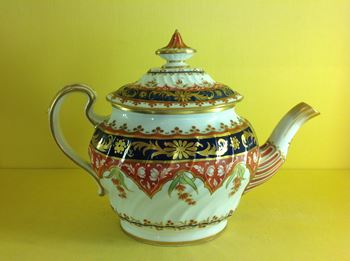 A Barr, Flight and Barr Worcester teapot and cover 