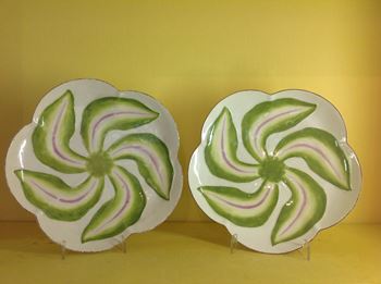 A rare pair of Chelsea 'scolopendrium' dishes