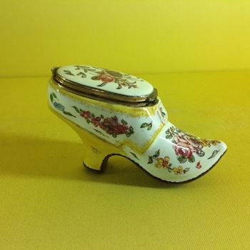A London or Birmingham enamel shoe shaped bonbonniere 