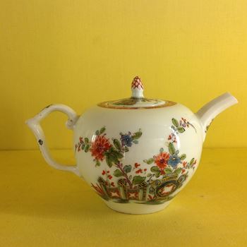A Meissen small teapot and cover 
