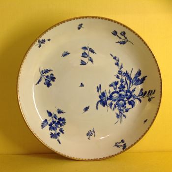 A London decorated Chinese porcelain dish 