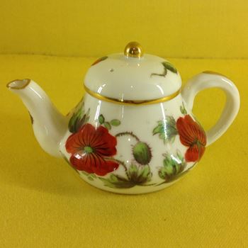 A Derby (King Street Works) miniature teapot and cover 