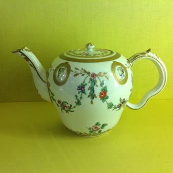 A fine Bristol teapot and cover 