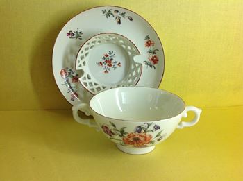 A Derby trembleuse cup and saucer 