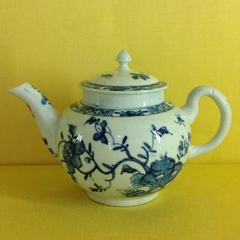 A rare Worcester miniature teapot and cover 