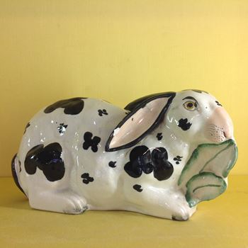 A Staffordshire pottery rabbit 