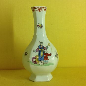 A Worcester bottle shaped vase 