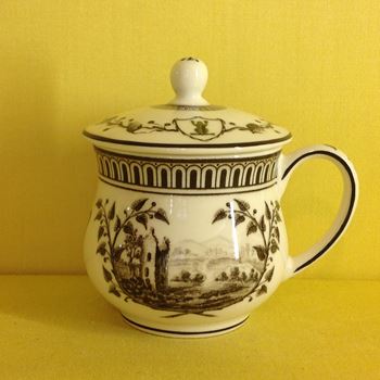 A Wedgwood Queensware custard cup and cover 