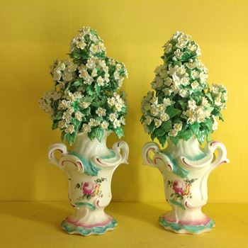 A pair of Derby vases 