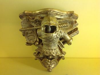 A Continental carved giltwood wall bracket 