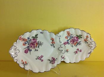 A very unusual pair of Chelsea small dishes 