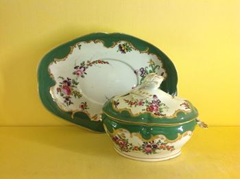 A Worcester sauce tureen, cover and stand 