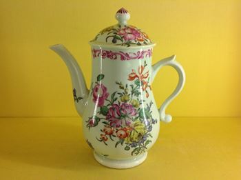 A fine Worcester small coffee pot and cover 