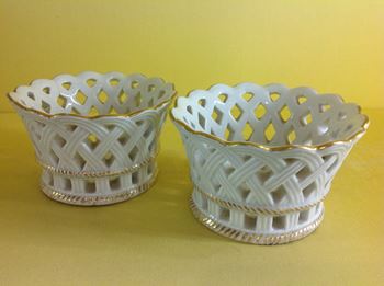 A rare pair of Chelsea small baskets 