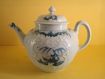 A Worcester teapot and cover