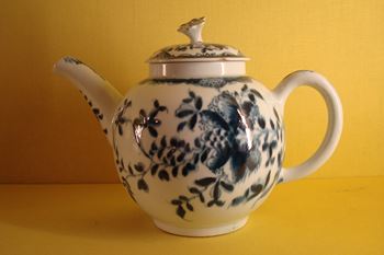 A Lowestoft teapot and cover