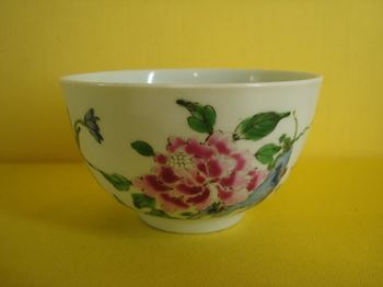 A rare early Worcester tea bowl