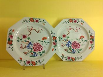 A pair of Chinese Export octagonal plates 