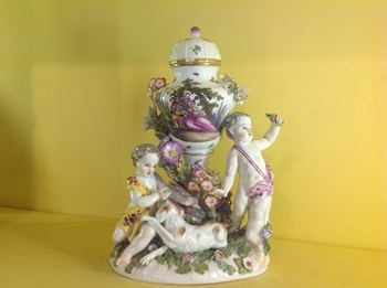 A Meissen vase and cover 