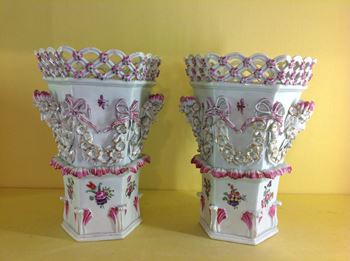 A rare pair of Worcester 'frill' vases 