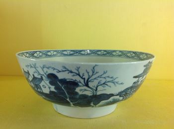 A Worcester round bowl 