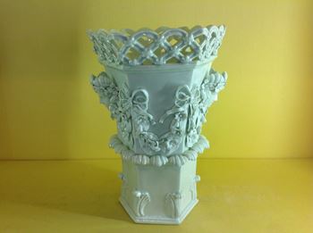 A rare Worcester hexagonal 'frill' vase 