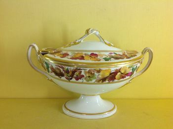 A Derby sauce tureen and cover 