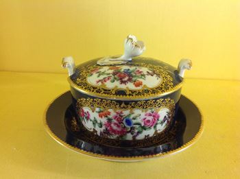 A Worcester butter tub, cover and stand 