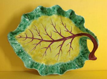 A Bow cabbage leaf shaped dish 