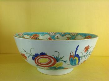 An unusual Worcester punch bowl