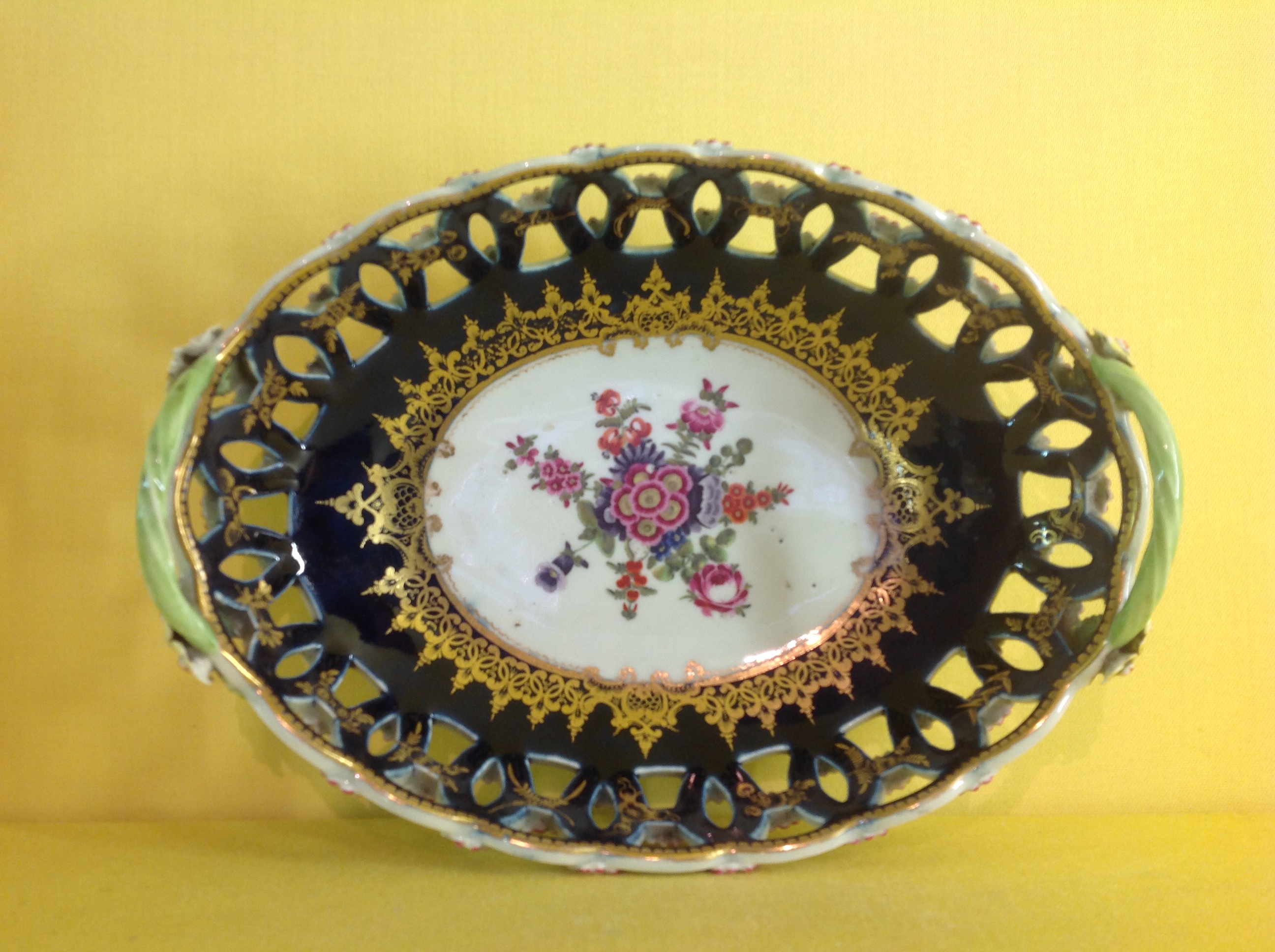 A Worcester pierced oval basket