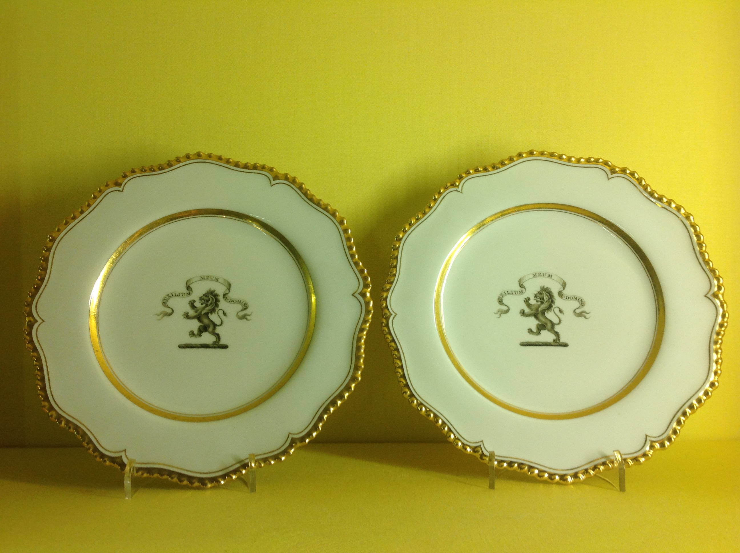 A fine set of twelve Flight, Barr and Barr Worcester crested plates