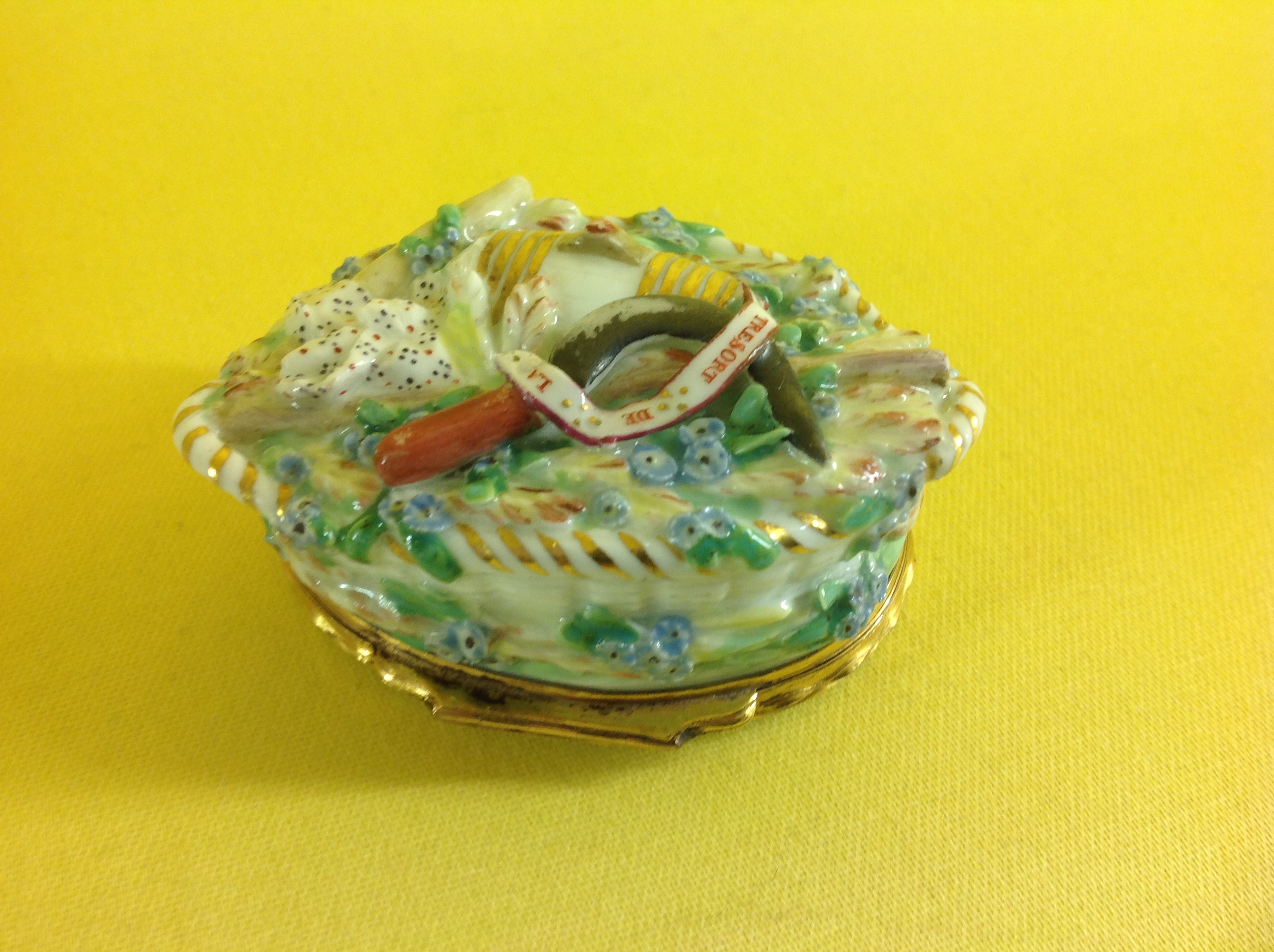 An unrecorded Chelsea bonbonniere 