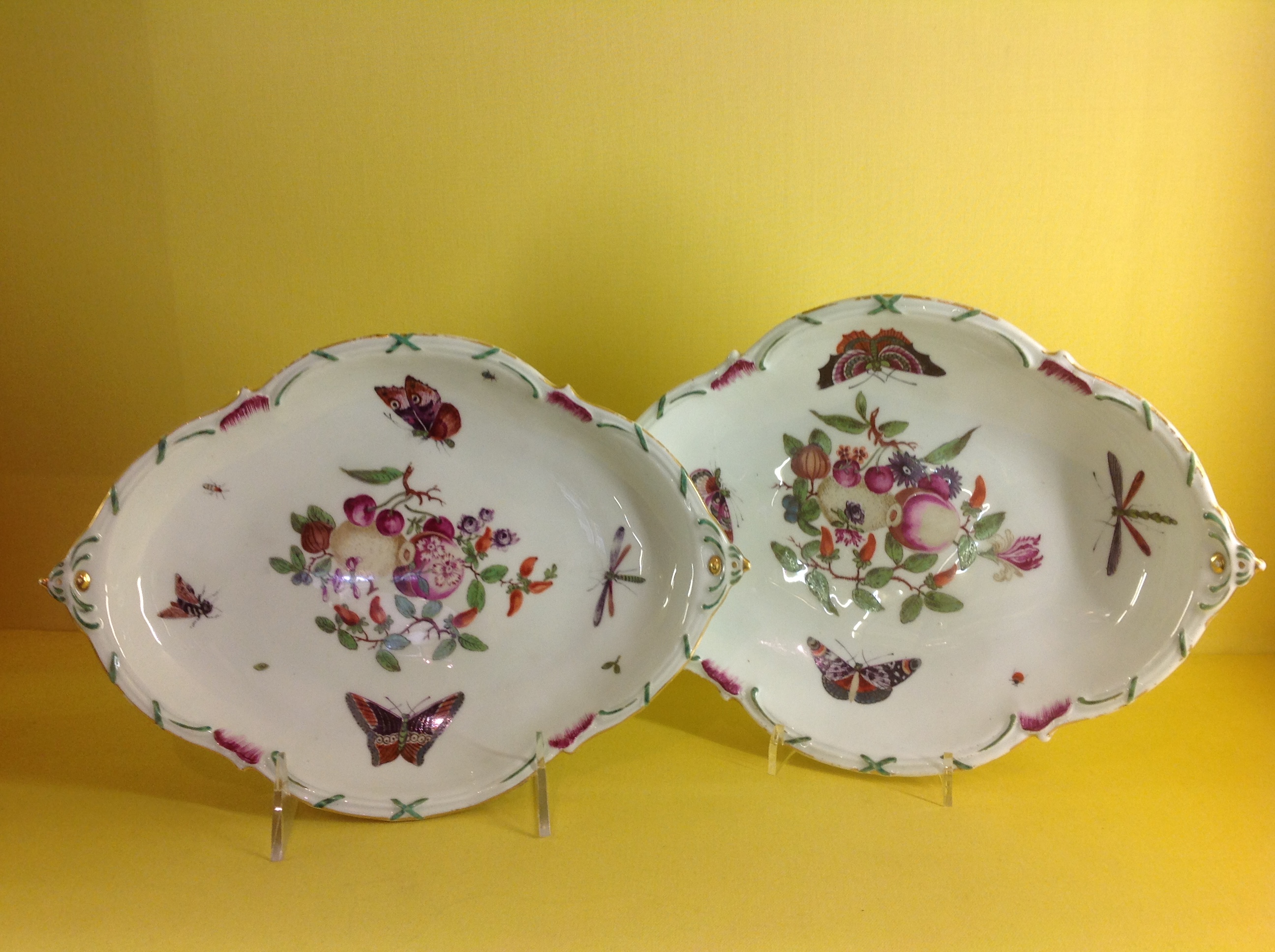 A pair of Chelsea lobed oval dishes 
