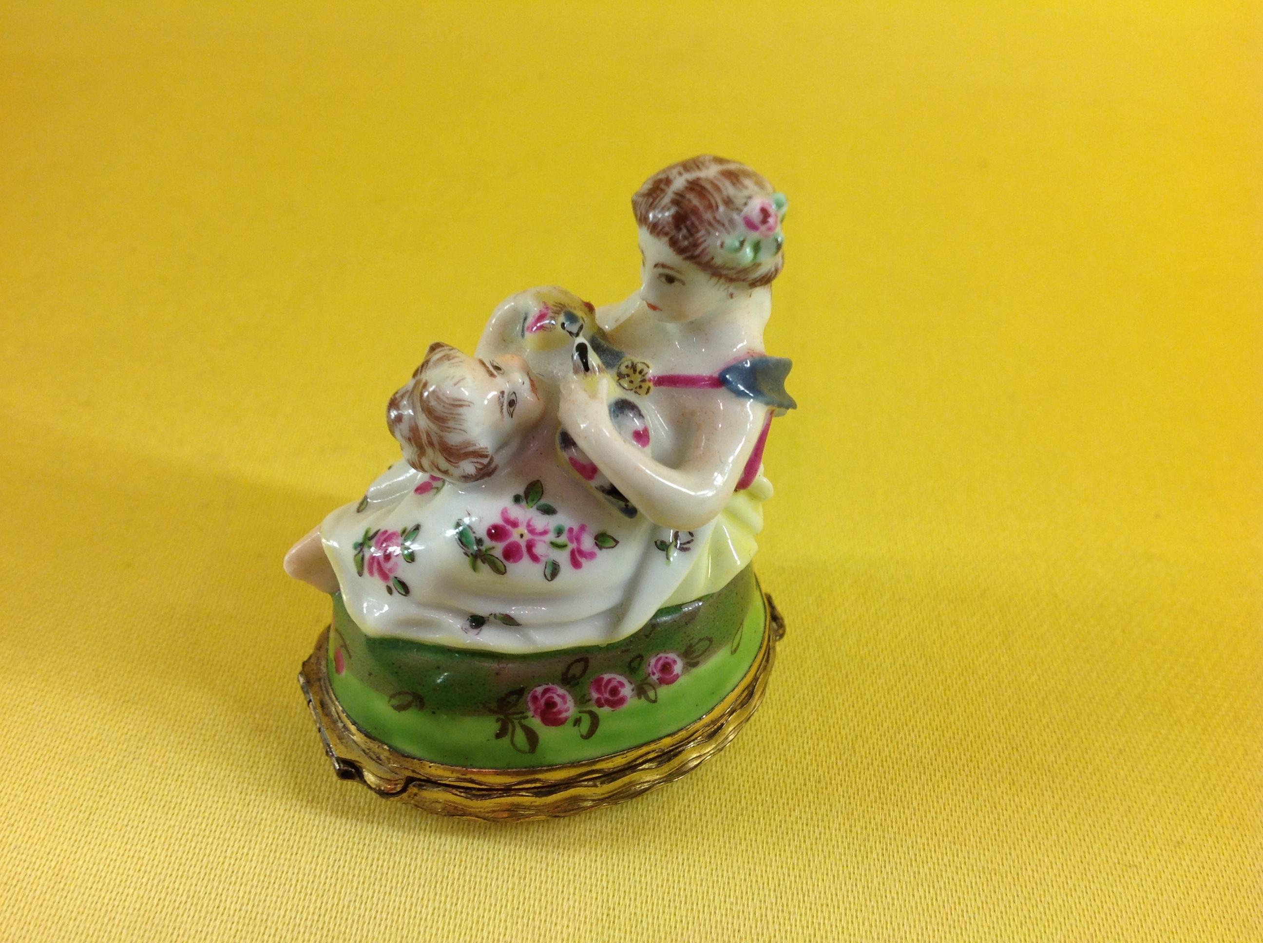 A rare Charles Gouyn (St James's Factory) bonbonniere