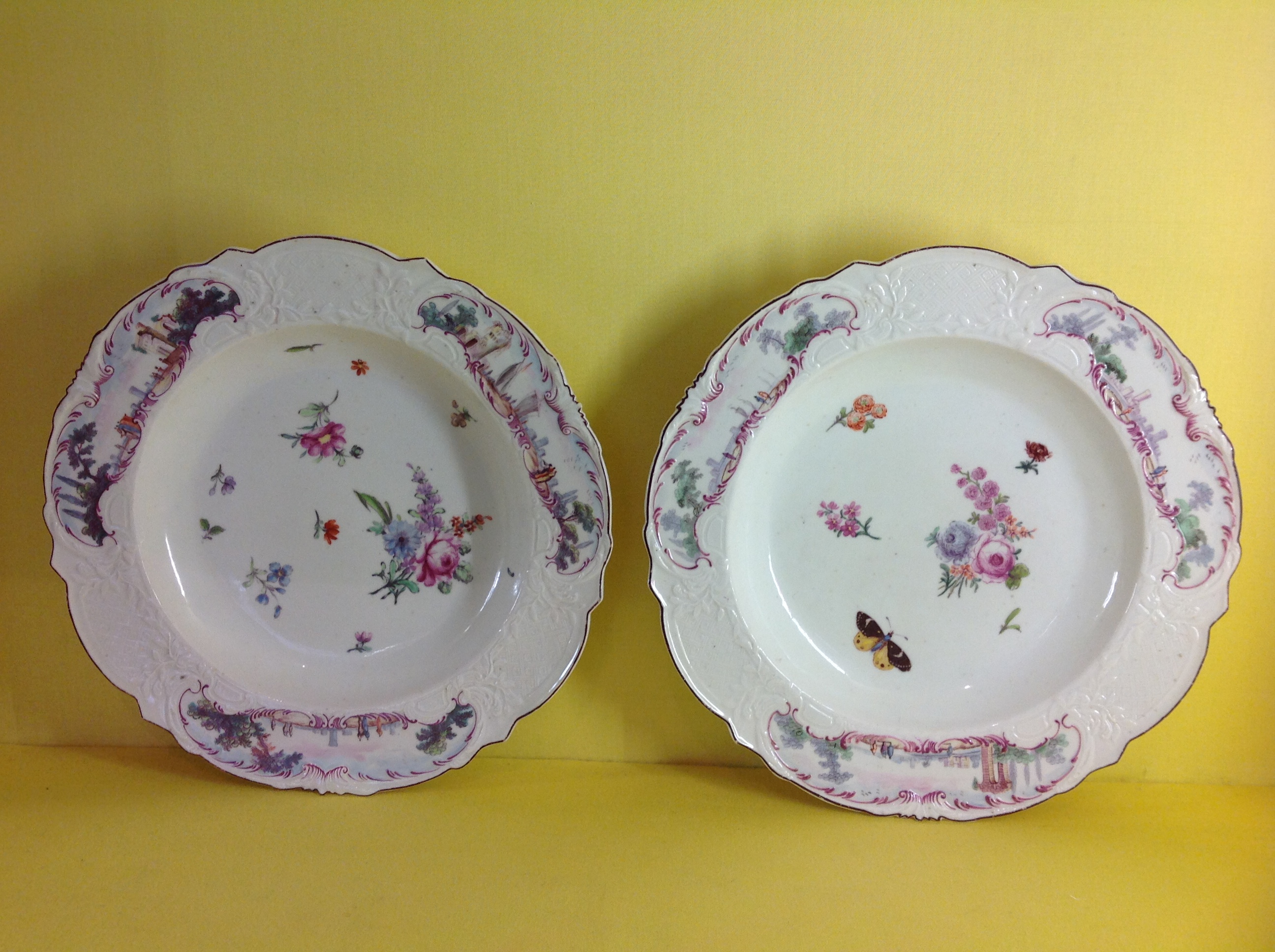 A pair of Chelsea 'Warren Hastings' plates