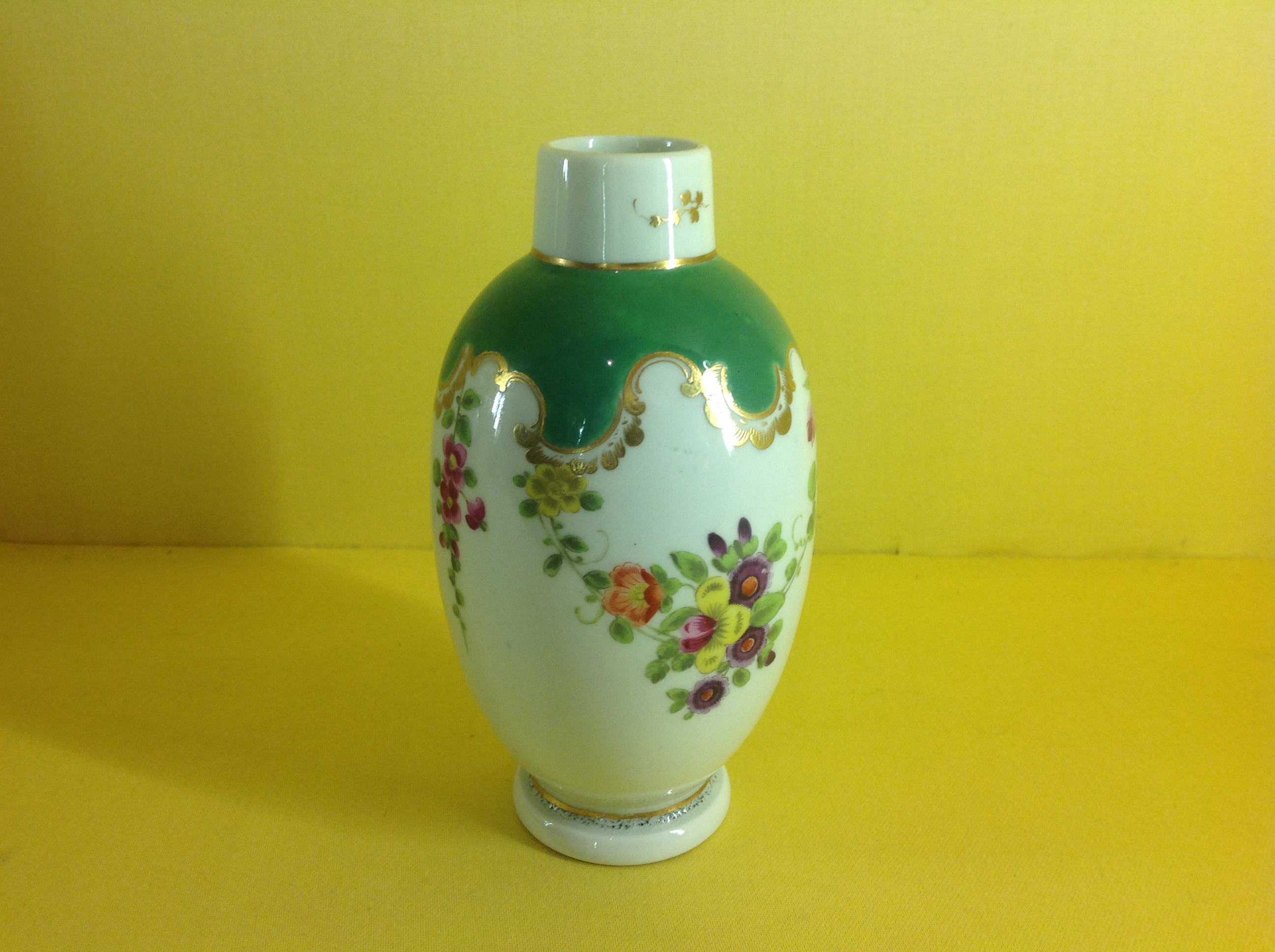 A Worcester tea canister