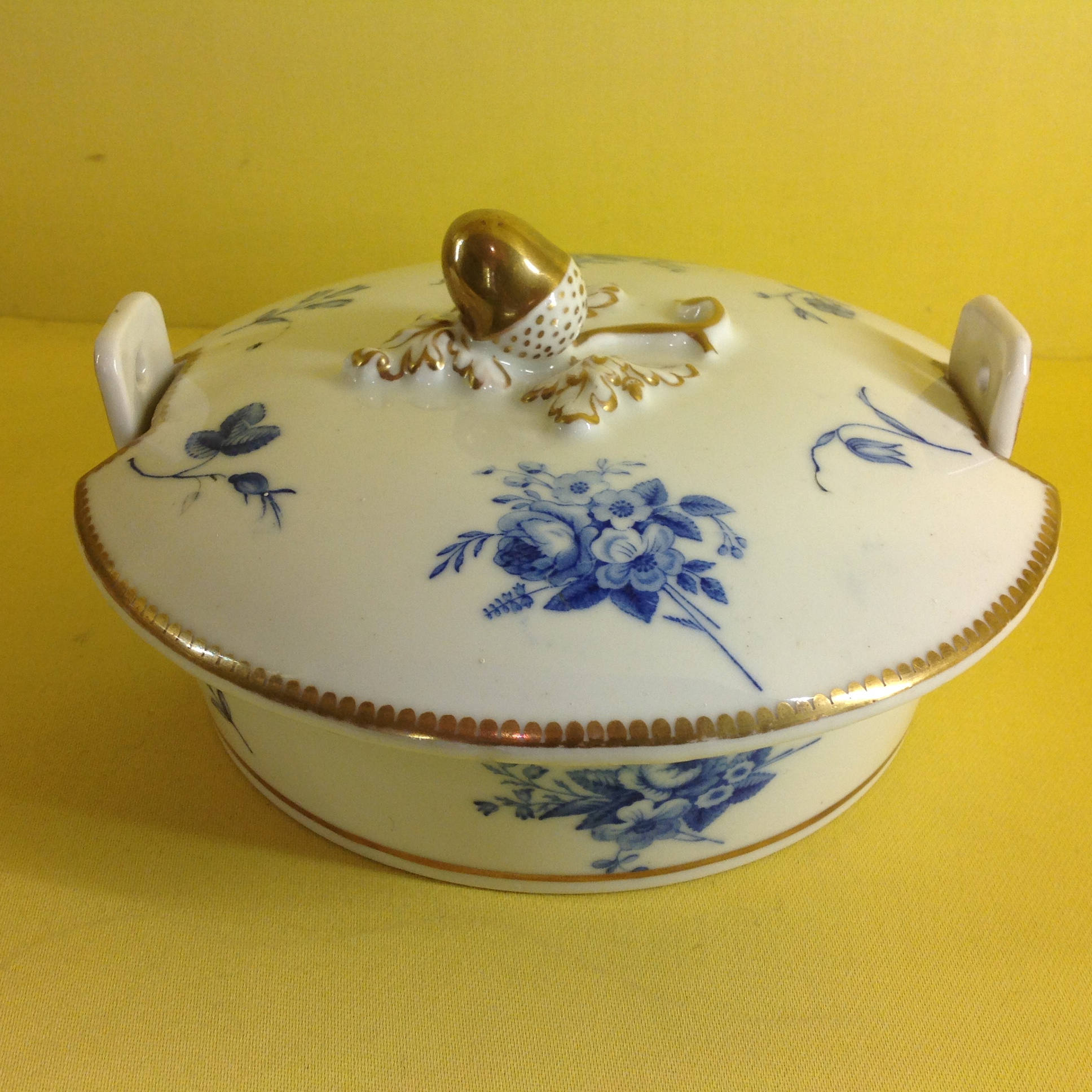 A rare Chamberlain's Worcester butter tub and cover