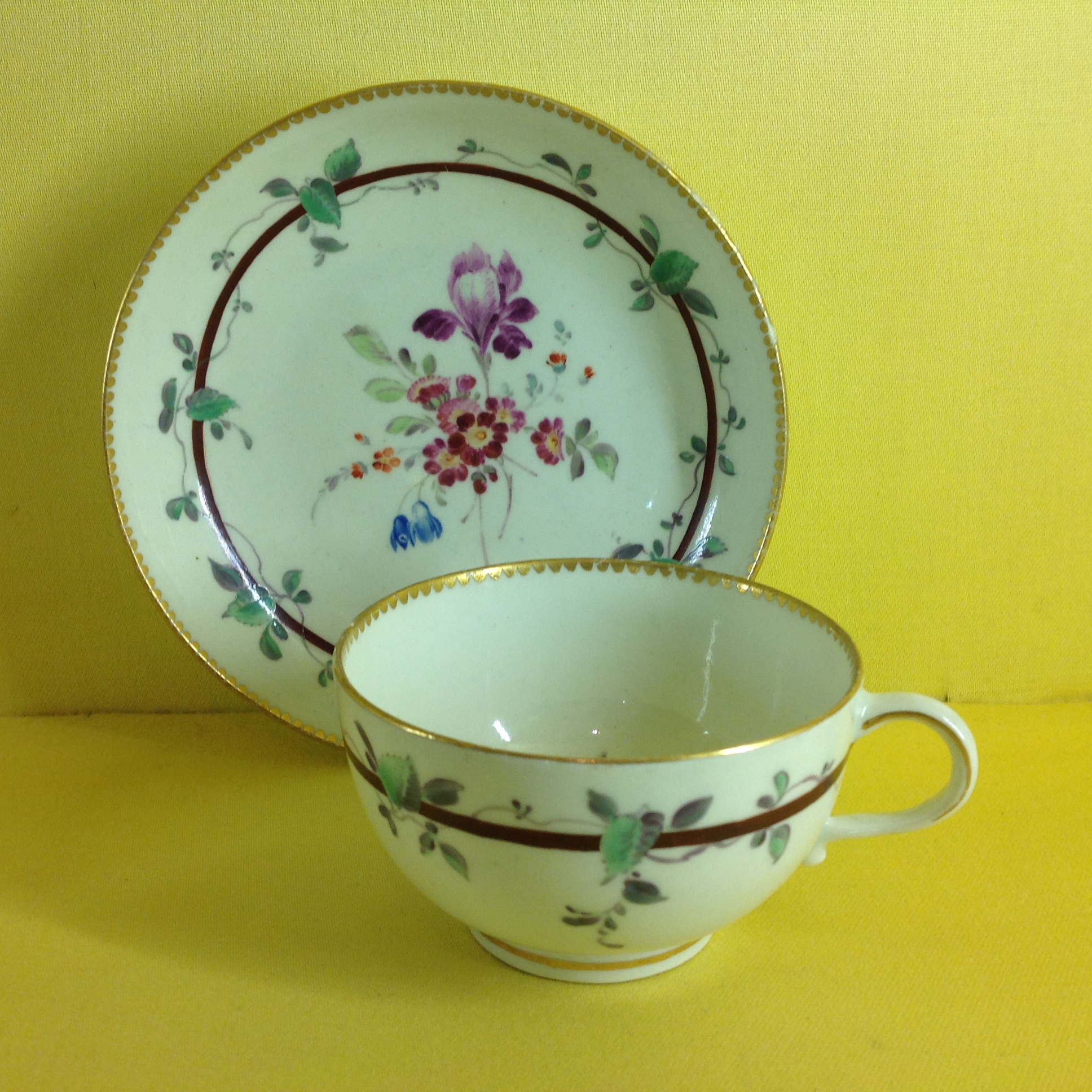  A Worcester tea cup and saucer