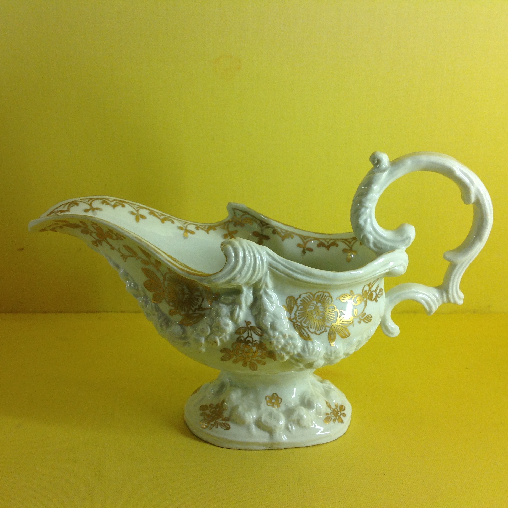 A fine Bow sauceboat 