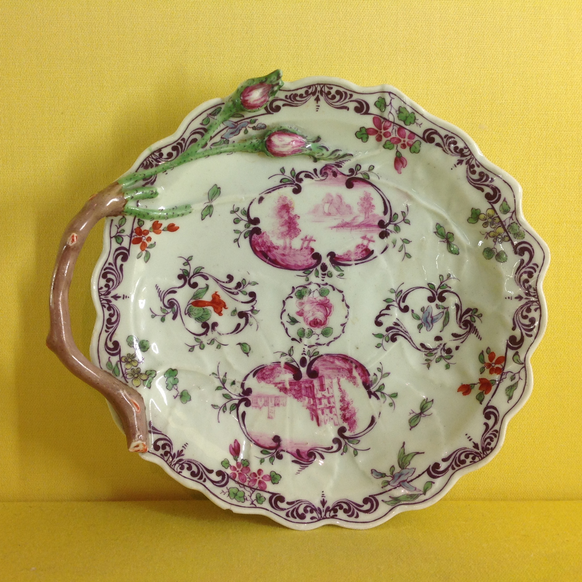 A Worcester 'Blind Earl' sweetmeat dish