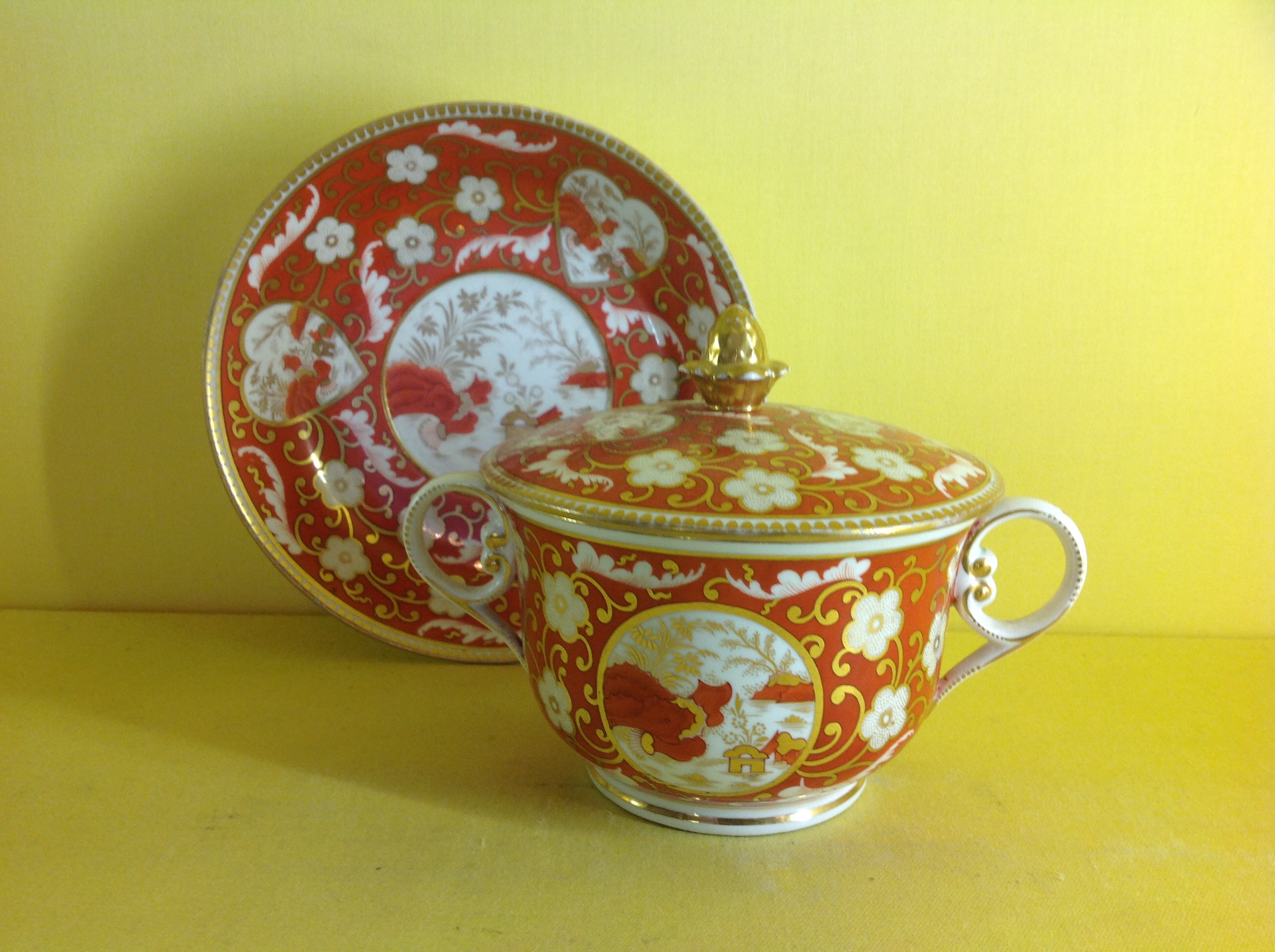 A Chamberlain's Worcester ecuelle, cover and stand 