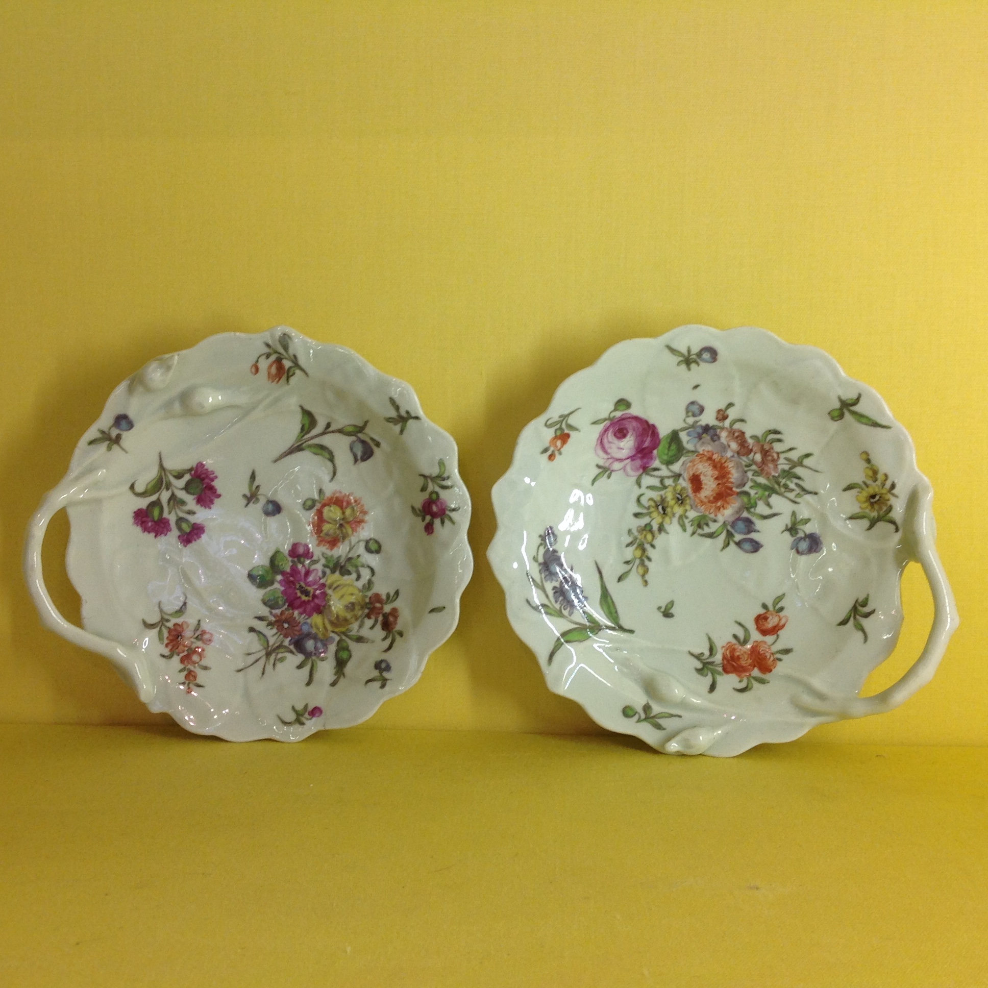 A pair of Worcester 'Blind Earl' sweetmeat dishes 